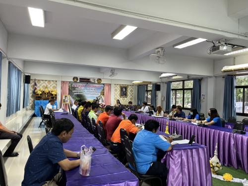 ภาพรวมบรรยากาศผู้เข้าร่วมประชุมกำลังนั่งประชุม